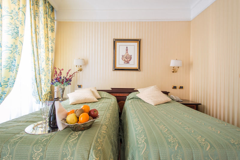 Hotell Cecil 3*